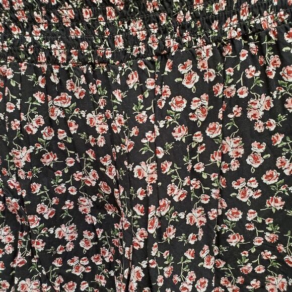 2 Piece Shorts and Top Set by Lily Rose in Size M - Picture 2 of 10